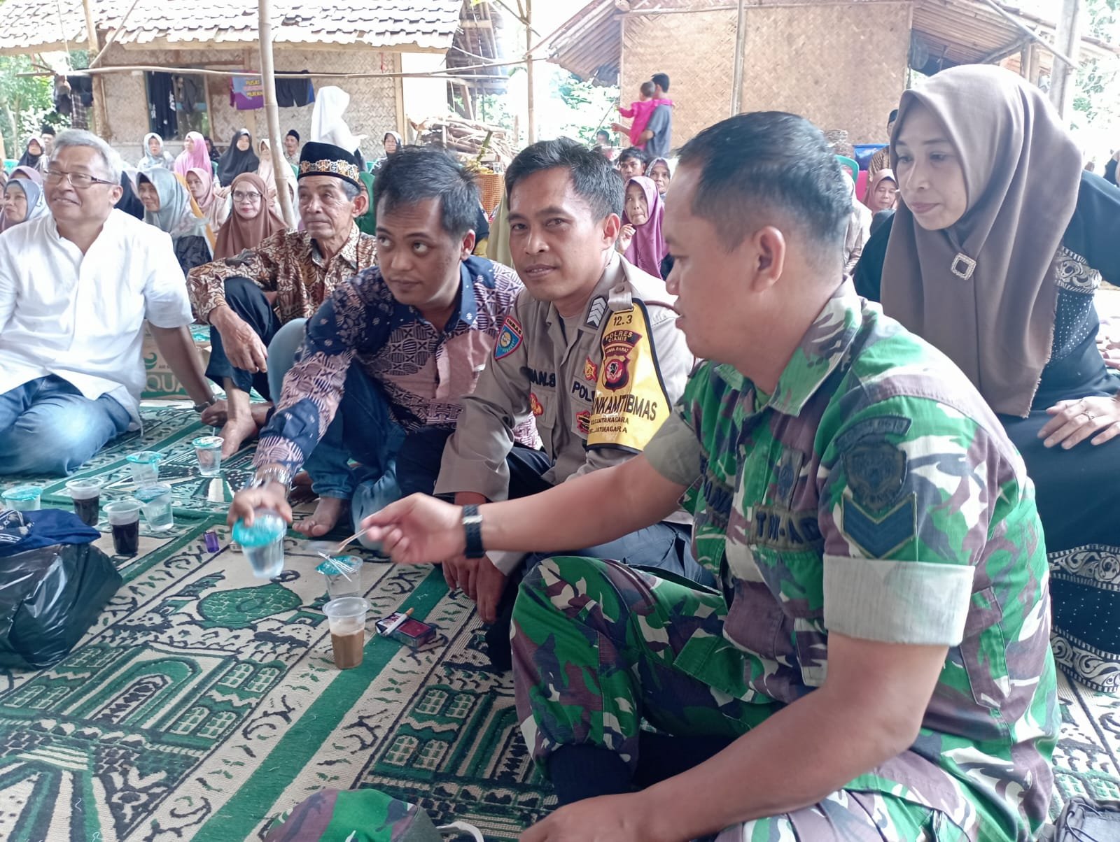Silaturahmi Kubro Bani Damiri Polsek Kawali Inforkan Situasi Kamtibmas ke Warga Dayeuhluhur
