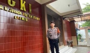 Pastikan Kenyamanan Beribadah Polres Ciamis Bersiaga di Gereja Kristen Indonesia Ciamis