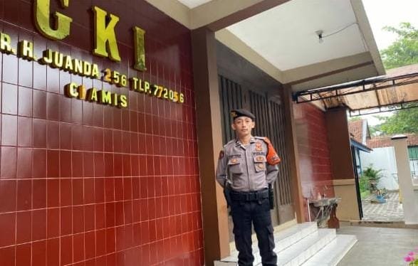 Pastikan Kenyamanan Beribadah Polres Ciamis Bersiaga di Gereja Kristen Indonesia Ciamis