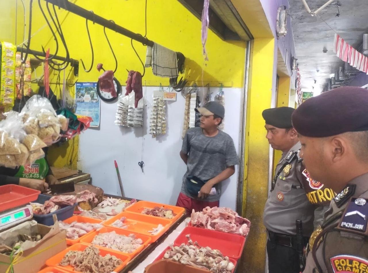 Cegah Penimbunan Pasca Libur Tahun Baru Polres Ciamis Awasi dan Kontrol Bahan Pokok di Pasar Imbanagara
