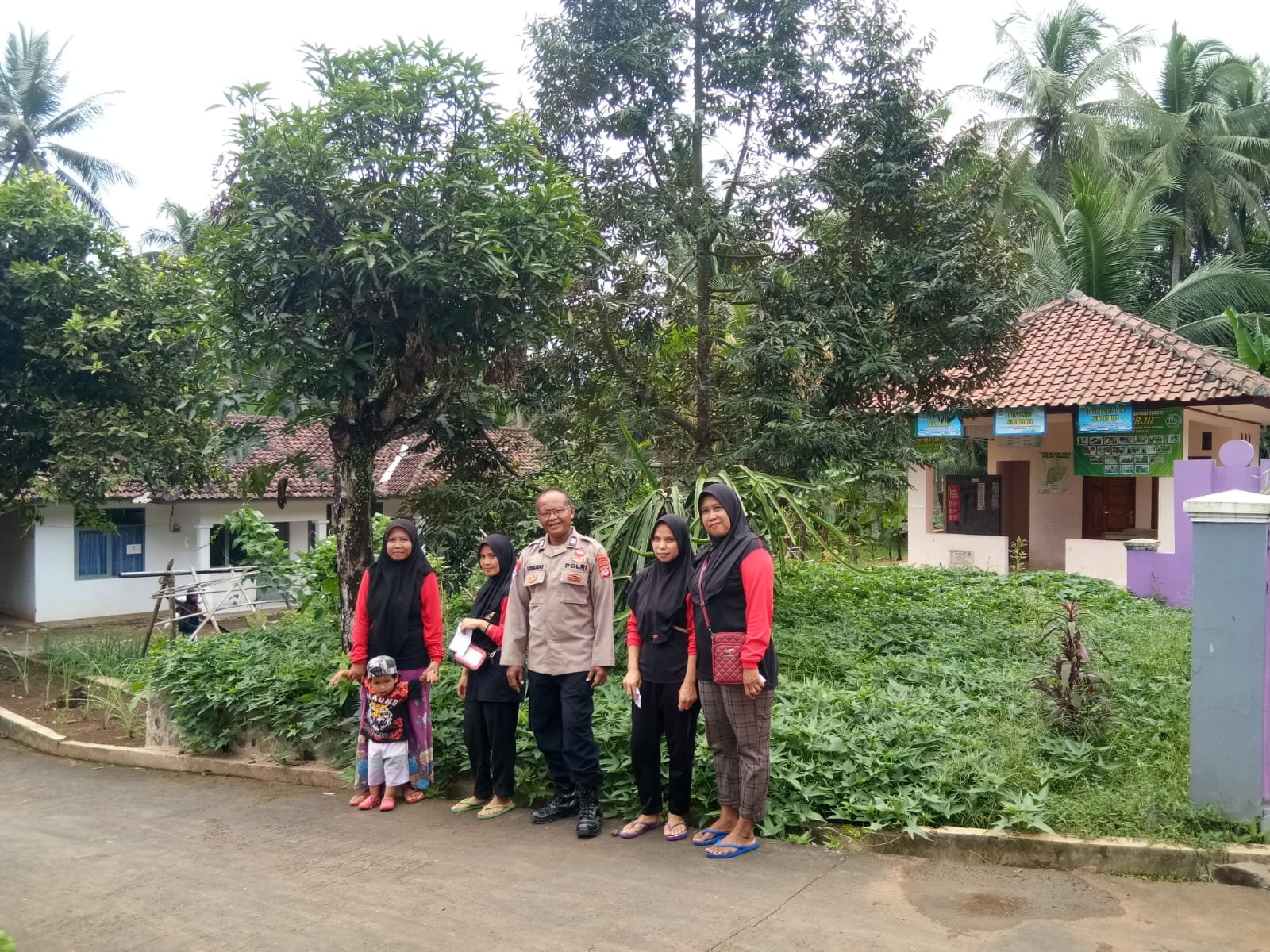 Dukung Asta Cita Polsek Cisaga Polres Ciamis Ajak Warga Danasari Manfaatkan Lahan Jadi Produktif