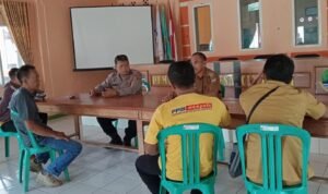 Polsek Sukadana Polres Ciamis Datangi Koorkom Kamtibmas Bersama Kepala Desa Ciparigi