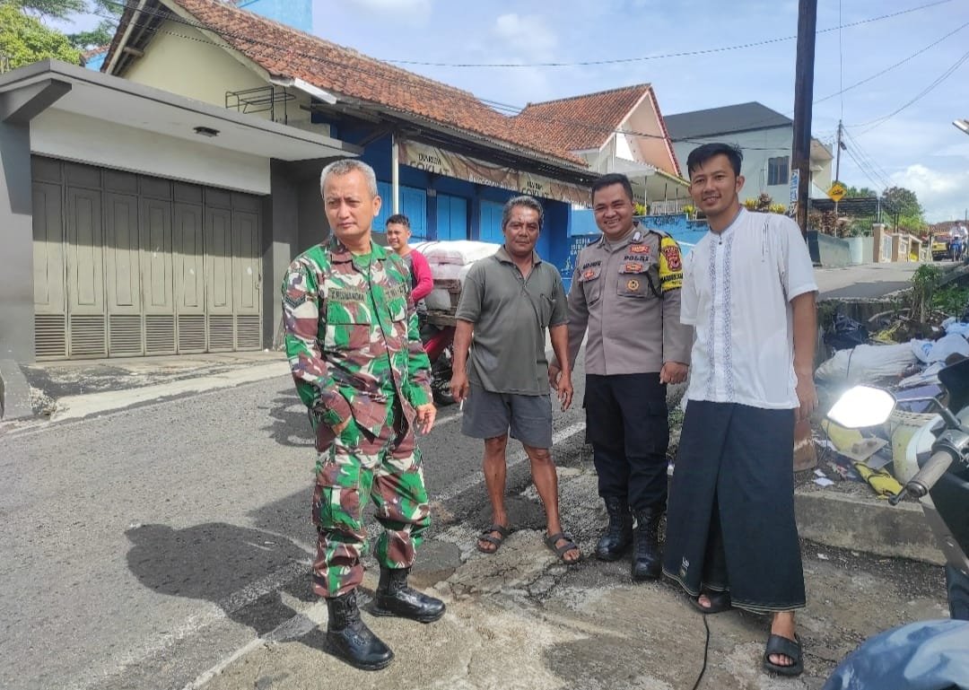 Cooling System Polsek Cikoneng Patroli Kamtibmas Bahaya TPPO ke Warga Sindangsari