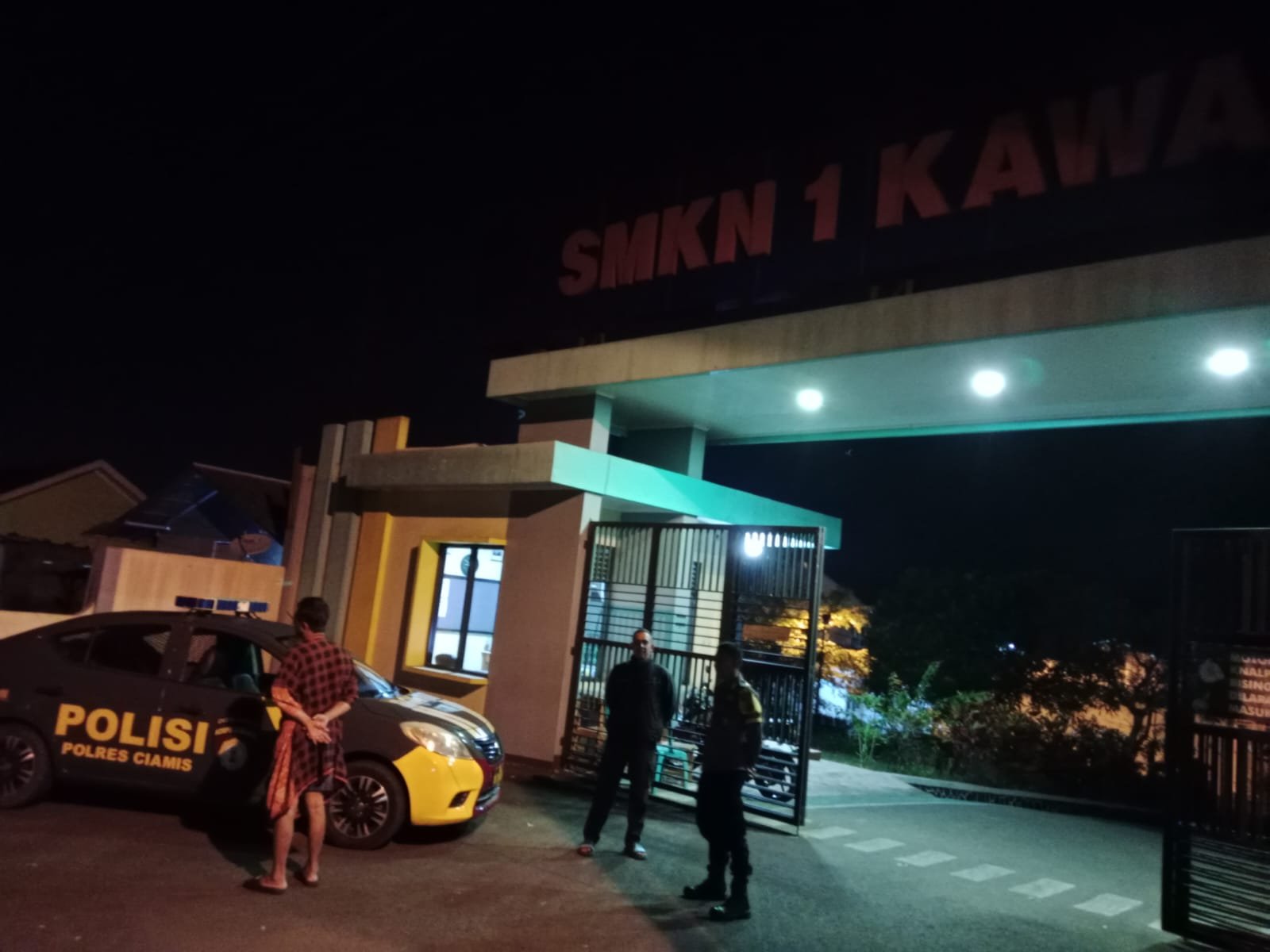 Berikan Rasa Aman Personel Polsek Kawali Polres Ciamis Patroli Dialogis di Malam Hari