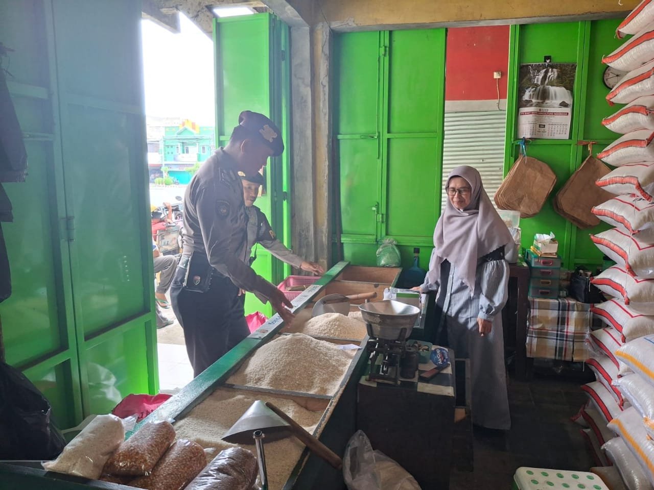 Cegah Penimbunan Pasca Libur Tahun Baru Polres Ciamis Awasi dan Kontrol Bahan Pokok di Pasar