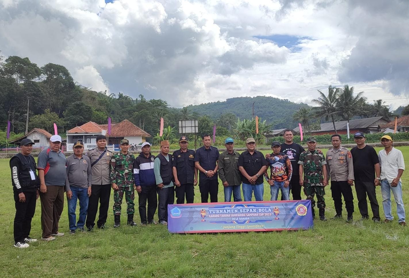Polsek Panjalu Polres Ciamis Hadiri Pembukaan Turnamen Sepak Bola Jamparing Sampana Cup