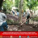 Babinsa Pattongko Koramil 1424-03/Sinjai Tengah Kodim 1424/Sinjai Bersama Warga Karya Bakti Pembuatan Jalan Tani