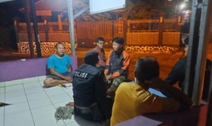 Perkuat Sinergitas, Satuan Samapta Polres Ciamis Beri Binluh ke Warga Saat Ngeronda Malam