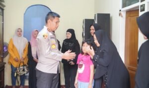 Kapolda Jabar Ziarah dan Kunjungi Rumah Duka Aipda Anumerta Anditia, Pahlawan Kemanusiaan yang Gugur Saat Bertugas