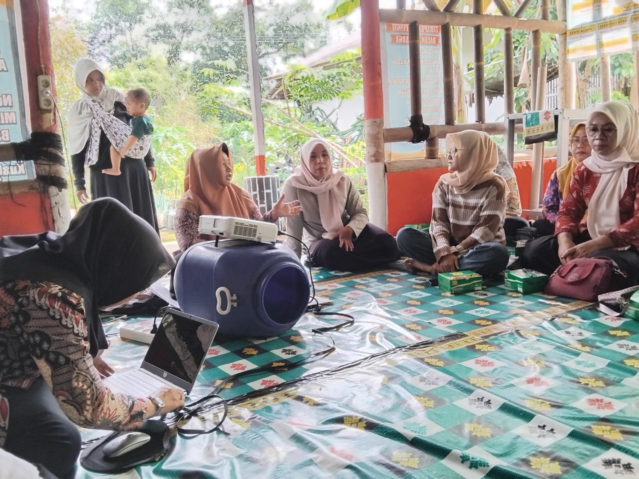 Perkuat Sinergitas, Polsek Cikoneng Polres Ciamis Koorkom Saat Pertemuan Pokja Kampung KB