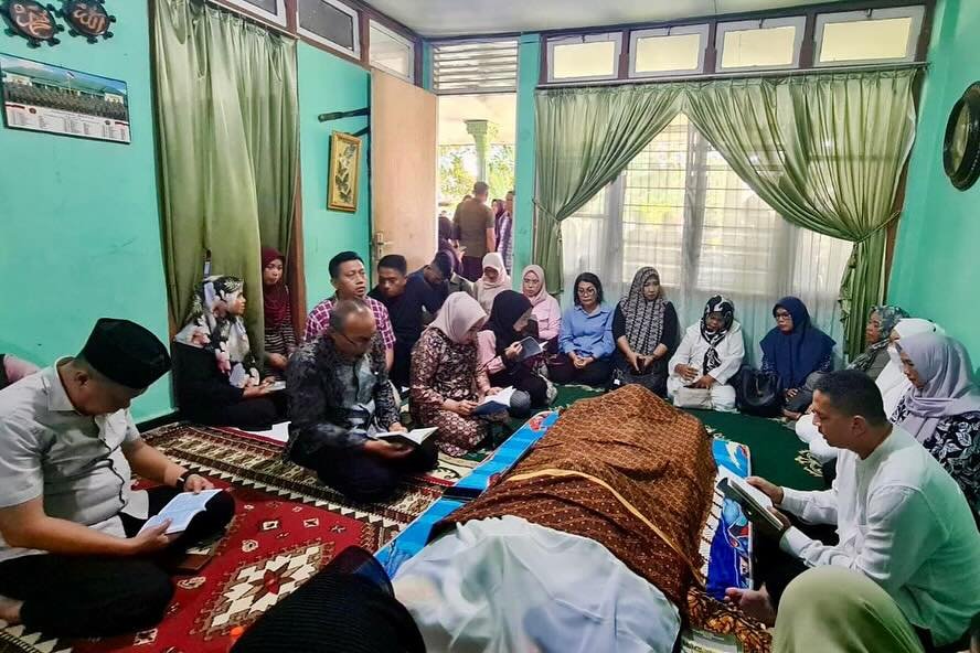 Pangdam XIV/Hsn Melayat ke Rumah Duka Personel Ajendam XIV/Hsn dan Sampaikan Belasungkawa