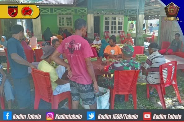 SERTU GUNARTO RAKKA BABINSA KORAMIL 1508-04/MALIFUT BANTU WARGA DESA PELERI PERSIAPKAN HAJATAN