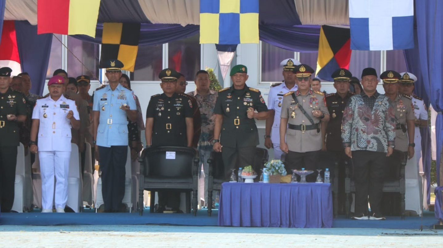 Kasdim 0316/Batam Hadiri Sertijab Danlantamal IV