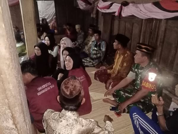 Babinsa Tompobulu Hadiri Acara Makan Adat Karampuang untuk Perkuat Hubungan dengan Masyarakat