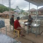 Babinsa Panaikang Koramil 04/Sinjai Timur Laksanakan Komsos Bersama Tokoh Masyarakat