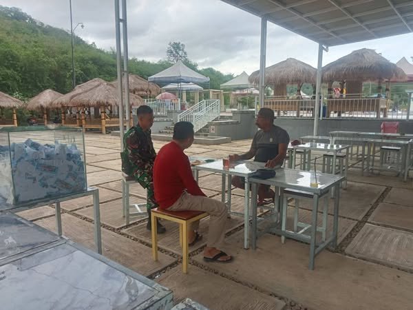 Babinsa Panaikang Koramil 04/Sinjai Timur Laksanakan Komsos Bersama Tokoh Masyarakat