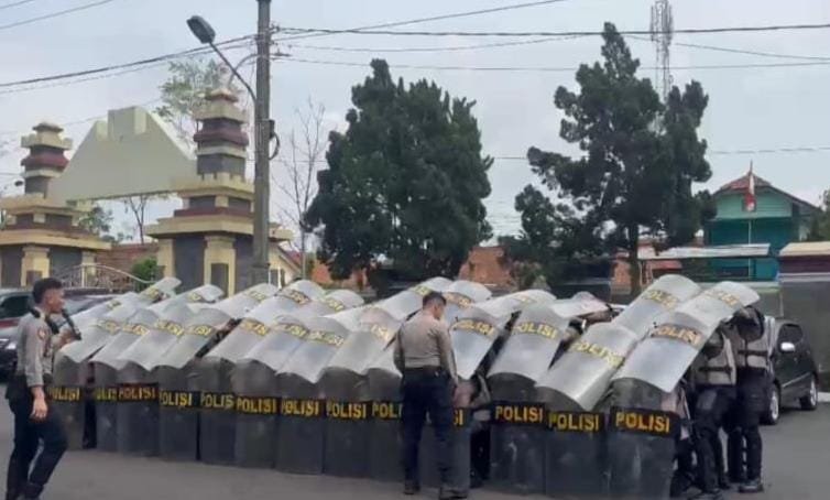 Latihan Dalmas Sat Samapta Polres Ciamis Tingkatkan Kesiapsiagaan Personel dalam Penanganan Unjuk Rasa