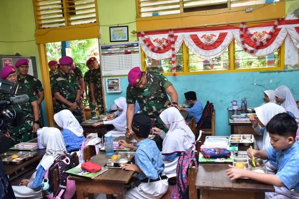 DANKORMAR KAWAL MAKAN BERGIZI GRATIS HINGGA MASUK KELAS DAN DINIKMATI PARA PELAJAR