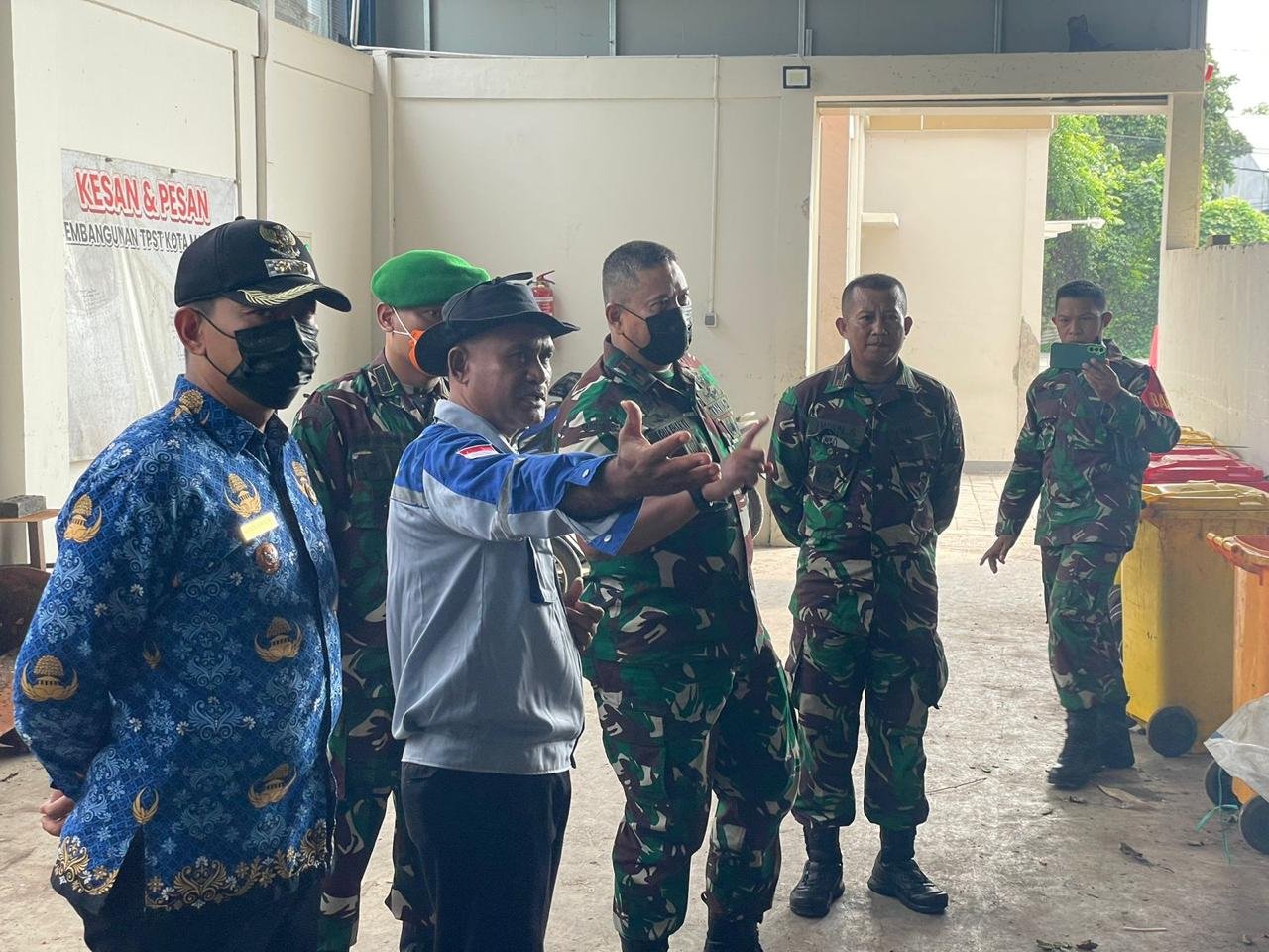 Danrem 162/WB Tinjau Langsung Proses Pengolahan Sampah di TPST Sandubaya