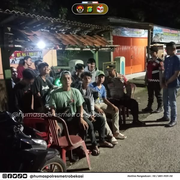 Patroli Malam: Polsek Pebayuran Ajak Warga Cegah Kriminalitas dengan Siskamling