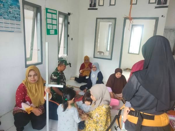 Babinsa Lamatti Riaja Dukung Program Posyandu di Dusun Aruhu, Sinjai