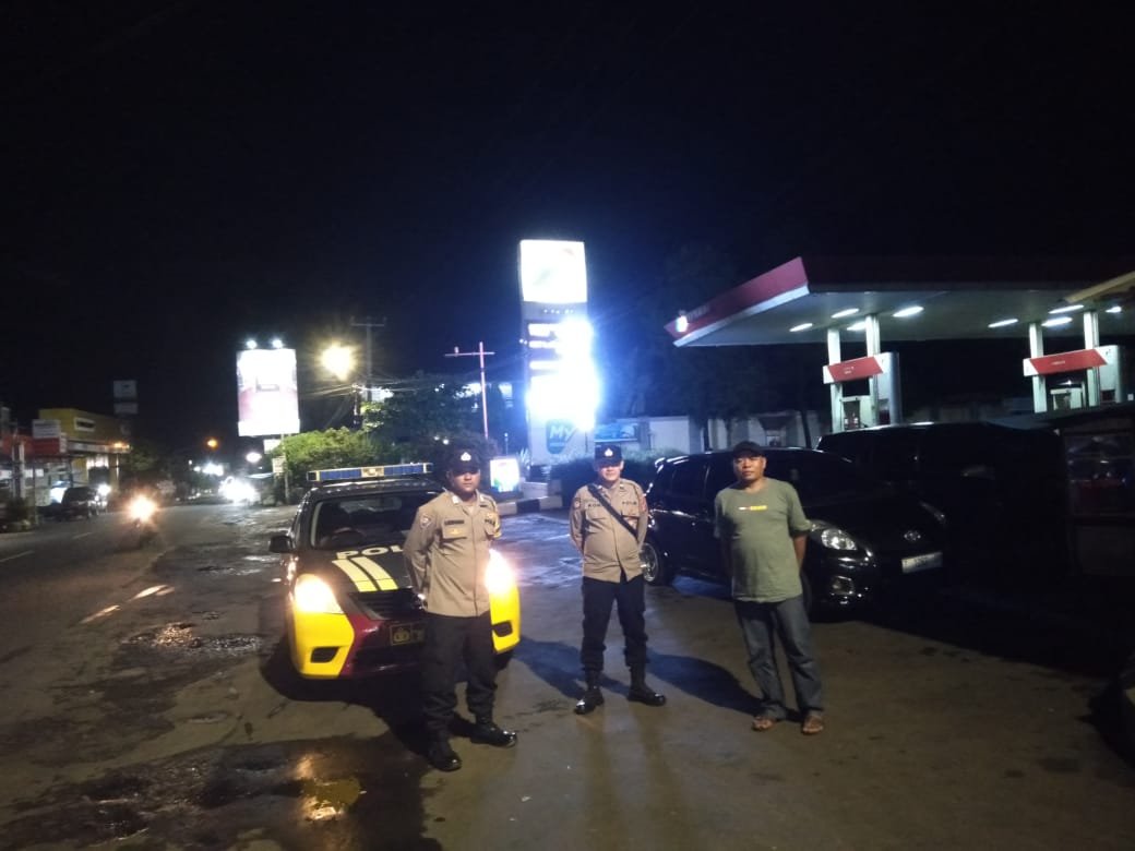 Berikan Rasa Nyaman Polsek Kawali Polres Ciamis Patroli Dialogis di Siang Hari