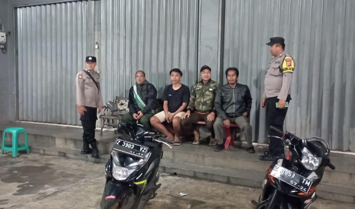 Cipkon Akhir Pekan Polsek Cipaku Polres Ciamis Patroli Dialogis ke Pemukiman Warga Saat Malam Hari