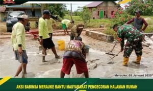 AKSI BABINSA MERAUKE BANTU MASYARAKAT PENGECORAN HALAMAN RUMAH