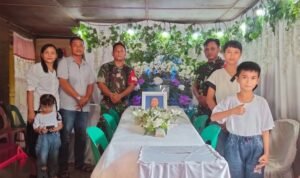 Personil Koramil 05/Lahewa Melayat ke Rumah Duka Orang Tua dari Sertu Robert Lase