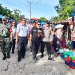 Personel Babinsa Koramil 05/Lahewa Hadiri Penertiban Pedagang di Pasar Rakyat Afulu