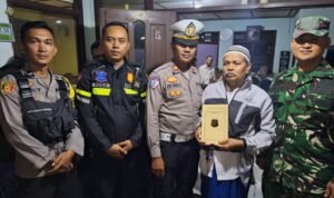 Polisi Berikan Tali Asih Ke Rumah Duka Keluarga Korban Kecelakaan Gerbang Tol Ciawi 2