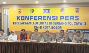 Tim DVI Polda Jabar Identifikasi Korban Tewas Kecelakaan Maut GT Ciawi 2