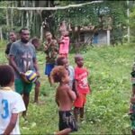 Tanamkan Hidup Sehat, Babinsa Warmare Ajak Pemuda Kampung Moyang Olahraga Bersama