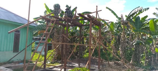 Satgas TMMD Ke-123 Kodim 1806/Teluk Bintuni Lanjutkan Tahap Pembangunan MCK di Kampung Maryedi