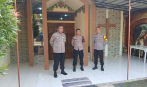 Berikan Rasa Nyaman, Kapolsek Banjarsari Polres Ciamis Monitoring Ibadah Minggu di GPDI