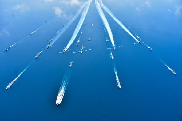 Sea Phase MNEK 2025, Formasi Puluhan Kapal Perang dan Pesawat Udara Terbentuk di Laut Bali
