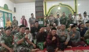 Perkuat Sinergitas, Polsek Cijeungjing Ikuti Safari Subuh Berjamaah Bersama Warga Cijeungjing
