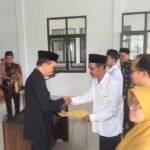 Soliditas Polri dan Pemerintah, Polsek Cijeungjing Hadiri Pelantikan Perangkat Desa Ciharalang