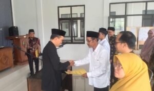 Soliditas Polri dan Pemerintah, Polsek Cijeungjing Hadiri Pelantikan Perangkat Desa Ciharalang