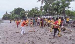Aksi Bersih Pantai, Koramil 09/Utan Tanamkan Kepedulian Lingkungan Sejak Dini