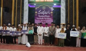 Kapolres Ciamis Bareng Forkopimda Ciamis Tarawih Keliling di Masjid Besar Panjalu