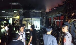 Diduga Tungku Menyala, Polsek Cipaku Polres Ciamis Datangi TKP Kebakaran Rumah di Selasari