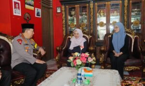Momen Hangat Kapolri Kunjungi Keluarga AKP Anm Lusiyanto, Ungkap Dukacita Mendalam