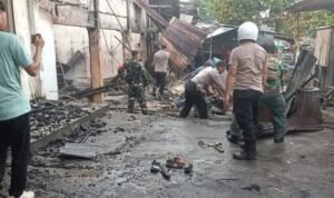 Â Kebakaran di Pasar Narmada Hanguskan Dua Toko, Petugas Berhasil Jinakkan Api