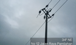 INSIDEN JARINGAN LISTRIK TERSAMBAR PETIR DI JALAN RAYA PAMIJAHAN, TASIKMALAYA