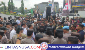 Ratusan Massa Geruduk Bale Kota Tasikmalaya, Kritik Kepemimpinan Viman-Diky