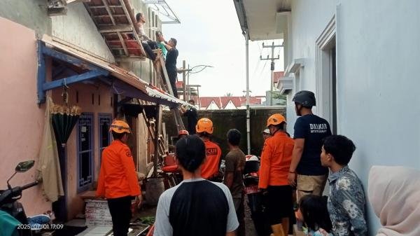 Tukang Bangunan di Tasikmalaya Alami Luka Bakar Serius Akibat Tersengat Listrik Saat Pasang Baja Ringan