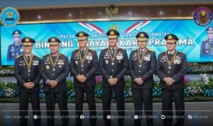 KEPALA BNN RI RAIH TANDA KEHORMATAN BINTANG BHAYANGKARA PRATAMA DARI KAPOLRI