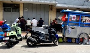 Usai Viral di Media Sosial, Penjual Mie Babi di Bandung Tak Lagi Gunakan Atribut Keagamaan