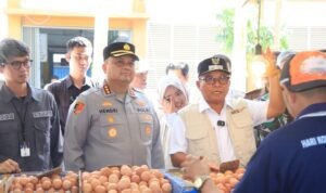 Pastikan Harga dan Stok Bapokting Tetap Stabil, Kapolresta Samarinda bersama Forkopimda Gelar Sidak Jelang Nataru